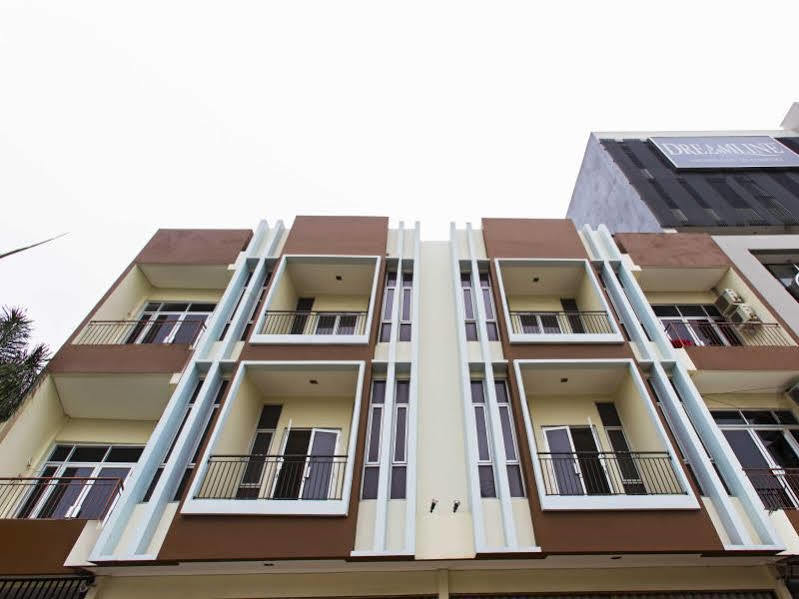 Reddoorz Near Mall Taman Anggrek Hotel